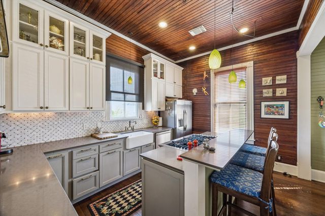 2102 Avenue P, Galveston, TX 77550