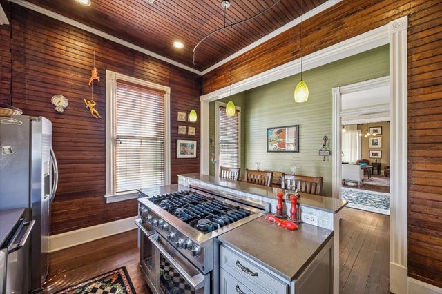 2102 Avenue P, Galveston, TX 77550