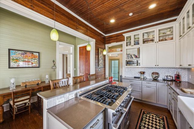2102 Avenue P, Galveston, TX 77550