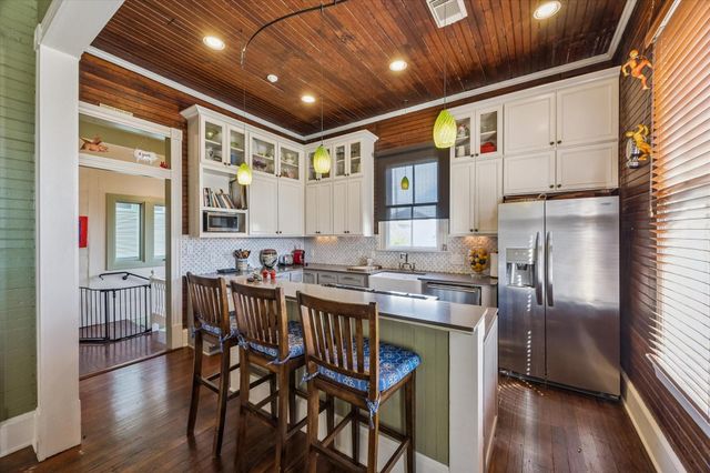 2102 Avenue P, Galveston, TX 77550