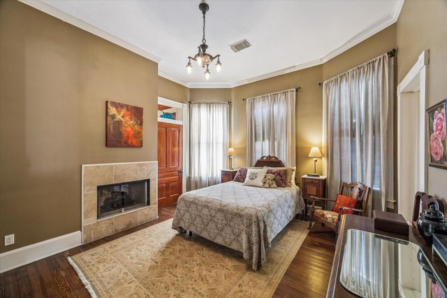 2102 Avenue P, Galveston, TX 77550