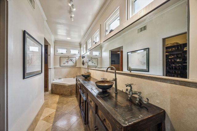 2102 Avenue P, Galveston, TX 77550