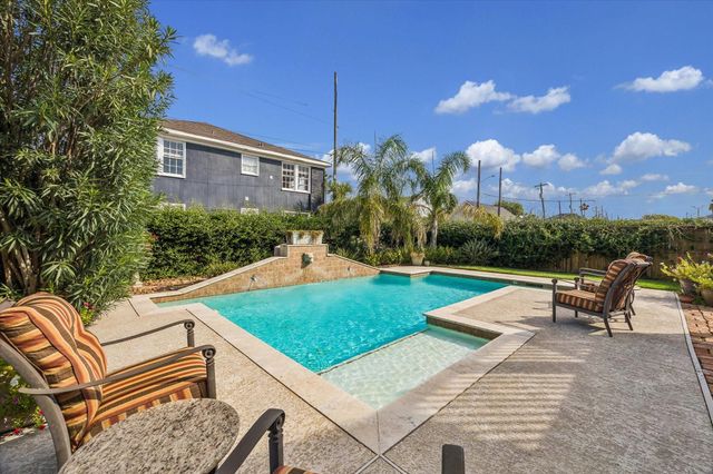2102 Avenue P, Galveston, TX 77550