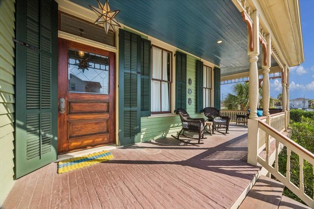 2102 Avenue P, Galveston, TX 77550