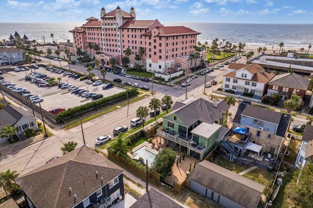 2102 Avenue P, Galveston, TX 77550