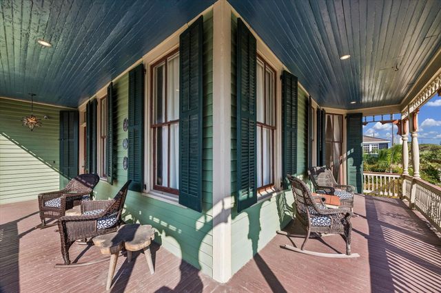 2102 Avenue P, Galveston, TX 77550