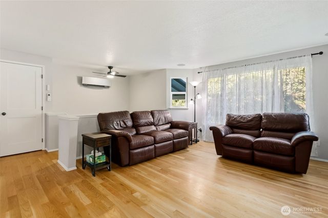 9228 49th Avenue W, Mukilteo, WA 98275
