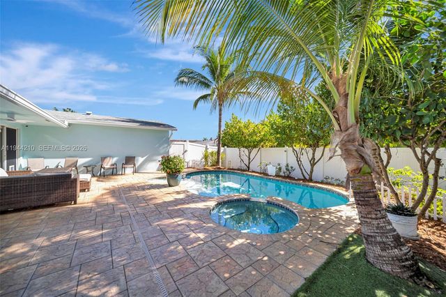 406 SE 4th Ter, Dania Beach, FL 33004