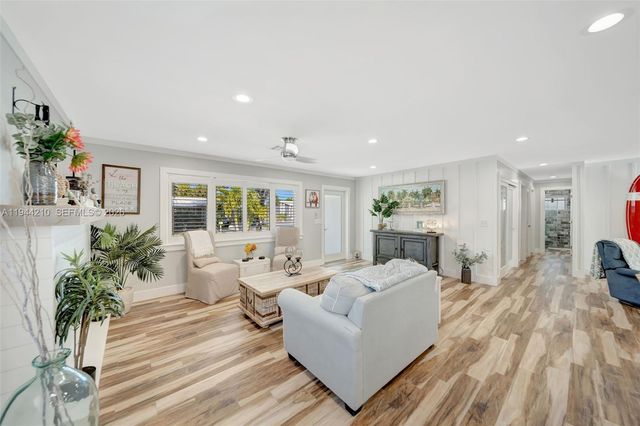 406 SE 4th Ter, Dania Beach, FL 33004