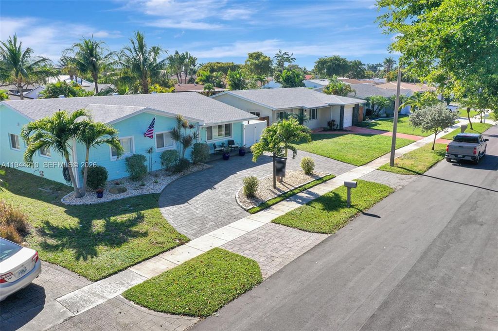 406 SE 4th Ter, Dania Beach, FL 33004