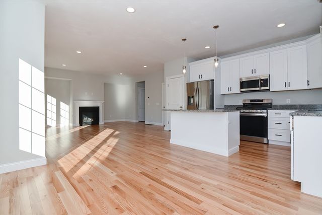 76 Pouts Ln 76, Uxbridge, MA 01569