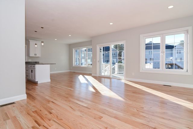 76 Pouts Ln 76, Uxbridge, MA 01569