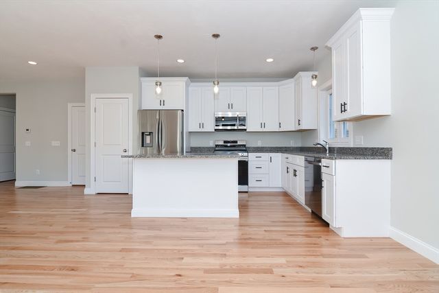 76 Pouts Ln 76, Uxbridge, MA 01569