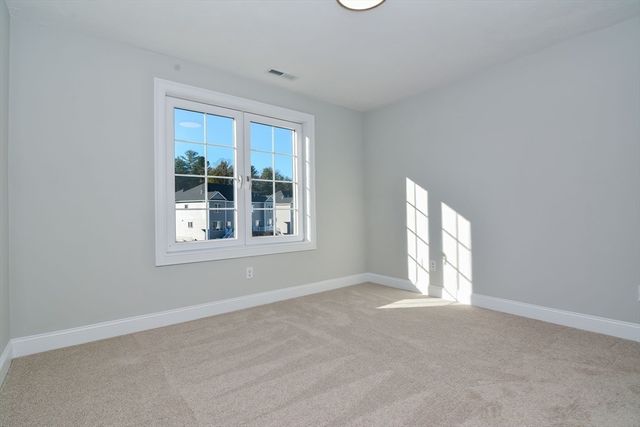 76 Pouts Ln 76, Uxbridge, MA 01569