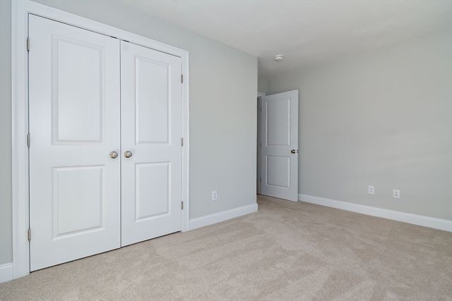 76 Pouts Ln 76, Uxbridge, MA 01569