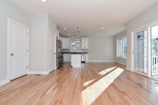 76 Pouts Ln 76, Uxbridge, MA 01569