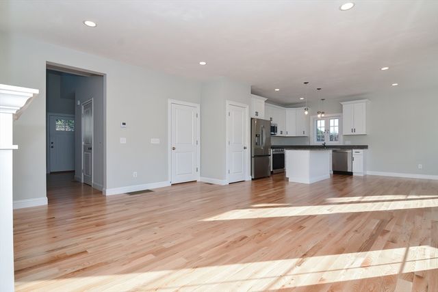 76 Pouts Ln 76, Uxbridge, MA 01569