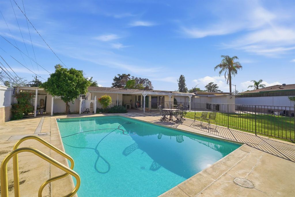 Image 1 of property listing at 5208 Greenbrier Avenue, Bakersfield, CA 93306