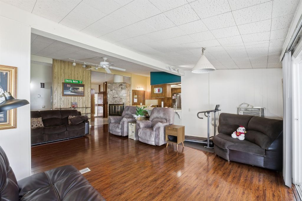 Image 11 of property listing at 5208 Greenbrier Avenue, Bakersfield, CA 93306