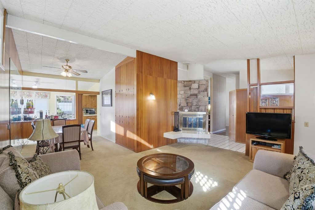 Image 15 of property listing at 5208 Greenbrier Avenue, Bakersfield, CA 93306