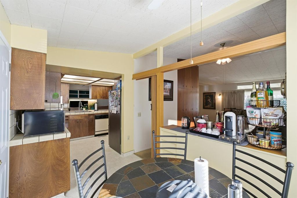 Image 20 of property listing at 5208 Greenbrier Avenue, Bakersfield, CA 93306