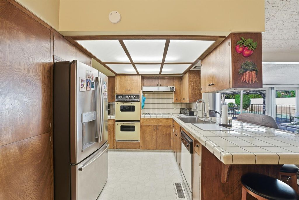 Image 24 of property listing at 5208 Greenbrier Avenue, Bakersfield, CA 93306