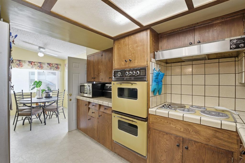 Image 27 of property listing at 5208 Greenbrier Avenue, Bakersfield, CA 93306