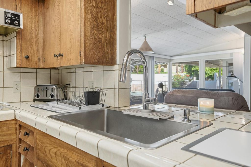 Image 29 of property listing at 5208 Greenbrier Avenue, Bakersfield, CA 93306