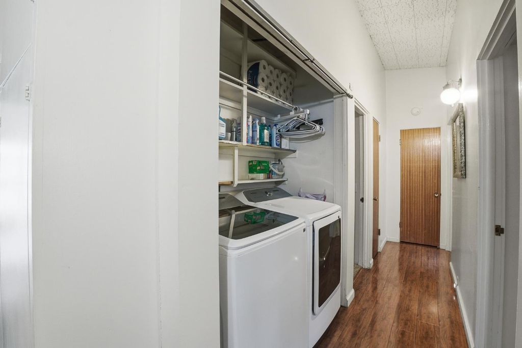 Image 35 of property listing at 5208 Greenbrier Avenue, Bakersfield, CA 93306