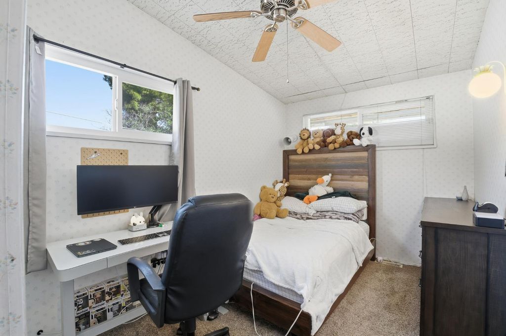 Image 38 of property listing at 5208 Greenbrier Avenue, Bakersfield, CA 93306