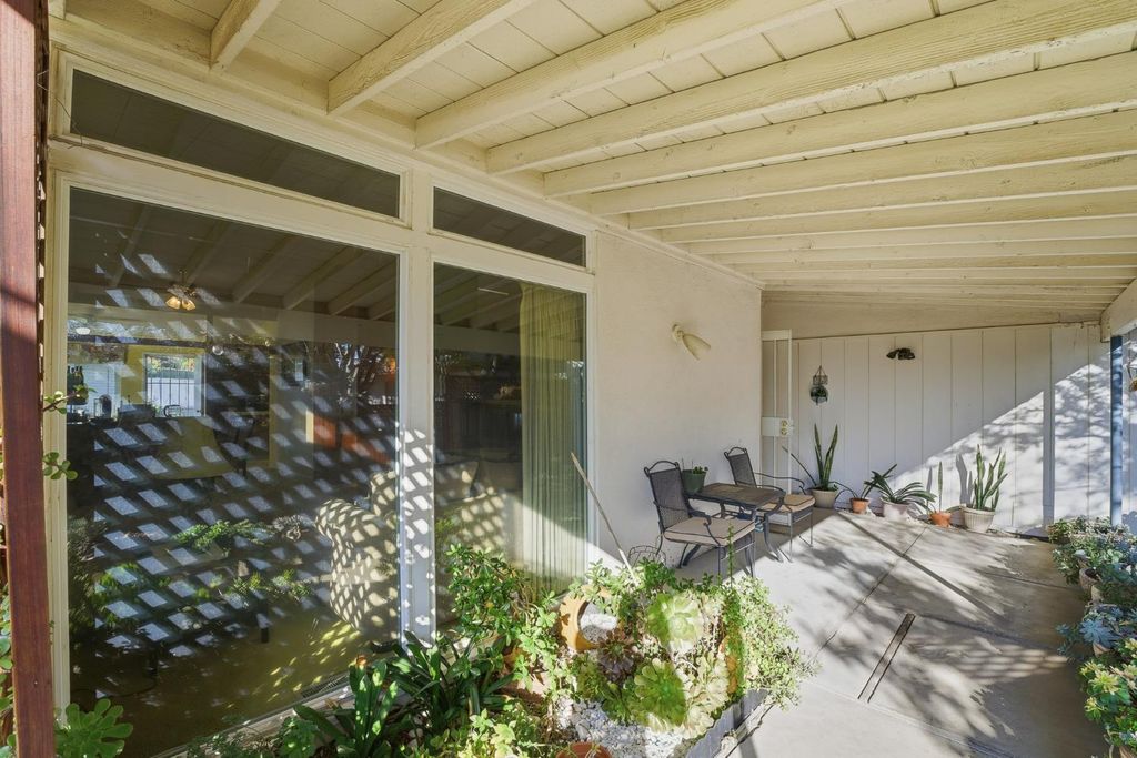 Image 7 of property listing at 5208 Greenbrier Avenue, Bakersfield, CA 93306