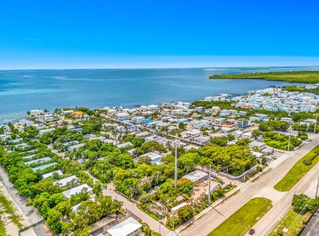 1032 Snapper Ln, Key Largo, FL 33037