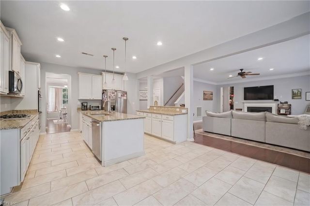 126 Torrington CIR, Suffolk, VA 23436