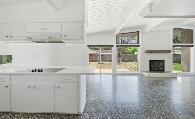 124 E Janin Cir, Portland, TX 78374