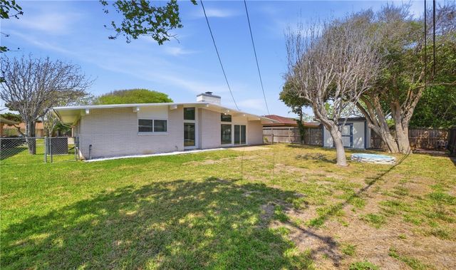 124 E Janin Cir, Portland, TX 78374