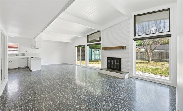 124 E Janin Cir, Portland, TX 78374