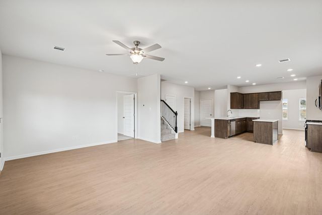 649 Woodhaven Lakes Drive, La Marque, TX 77568