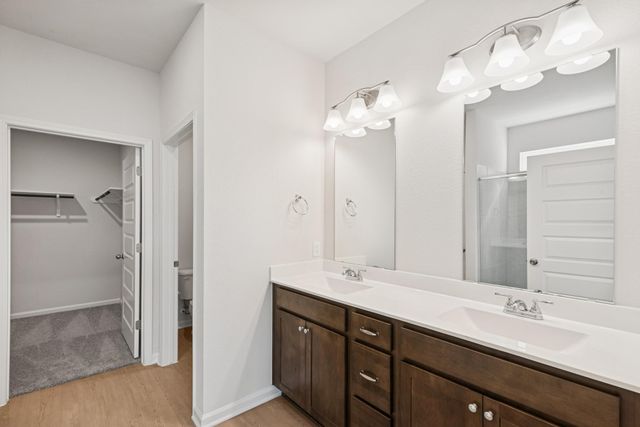 649 Woodhaven Lakes Drive, La Marque, TX 77568