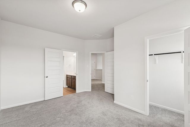 649 Woodhaven Lakes Drive, La Marque, TX 77568