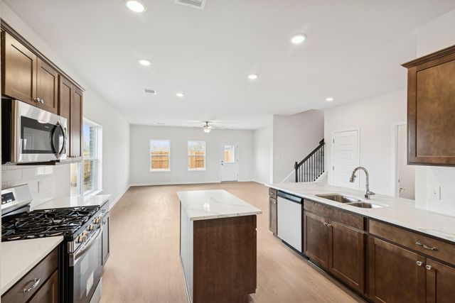 649 Woodhaven Lakes Drive, La Marque, TX 77568