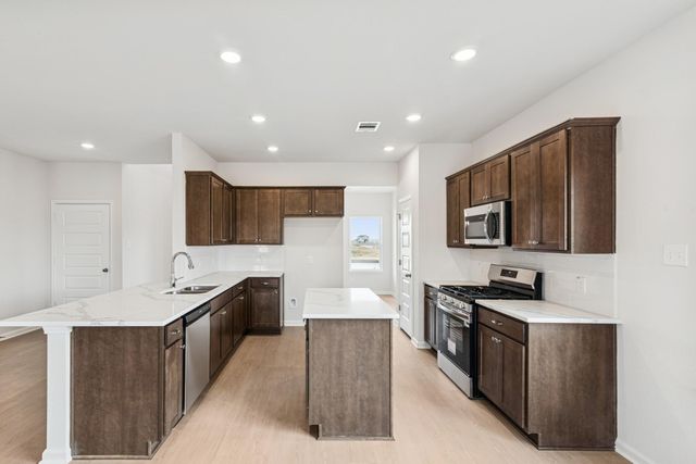 649 Woodhaven Lakes Drive, La Marque, TX 77568