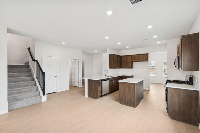 649 Woodhaven Lakes Drive, La Marque, TX 77568