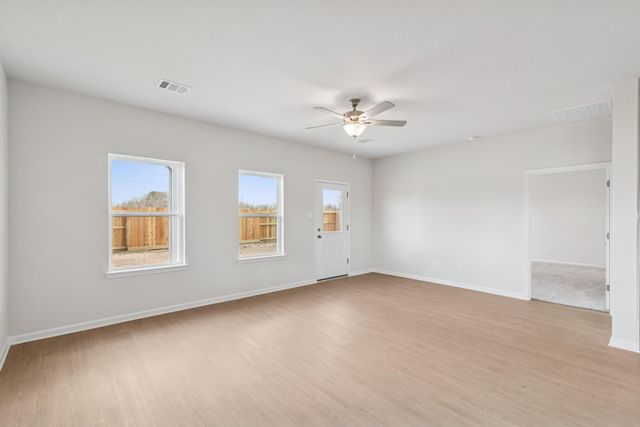 649 Woodhaven Lakes Drive, La Marque, TX 77568