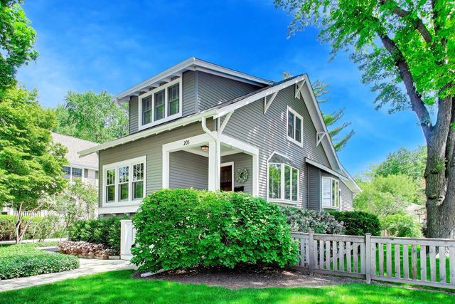 203 N Haddow Avenue, Arlington Heights, IL 60004