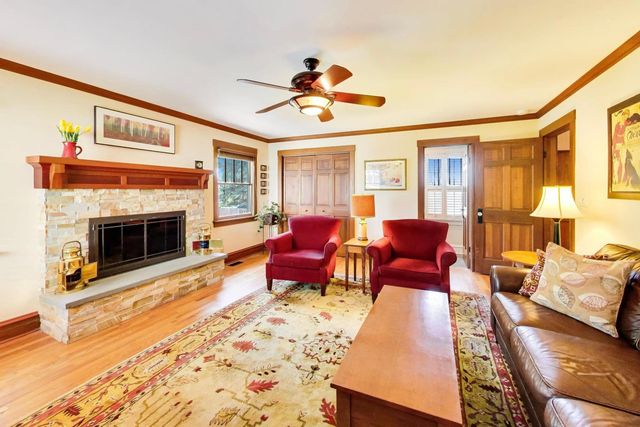 203 N Haddow Avenue, Arlington Heights, IL 60004