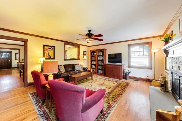 203 N Haddow Avenue, Arlington Heights, IL 60004