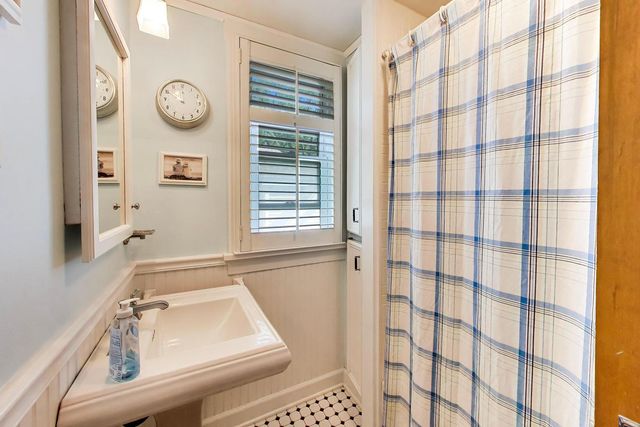 203 N Haddow Avenue, Arlington Heights, IL 60004