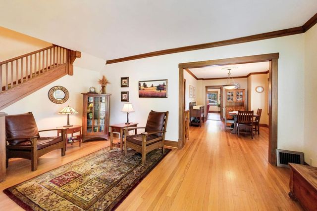 203 N Haddow Avenue, Arlington Heights, IL 60004