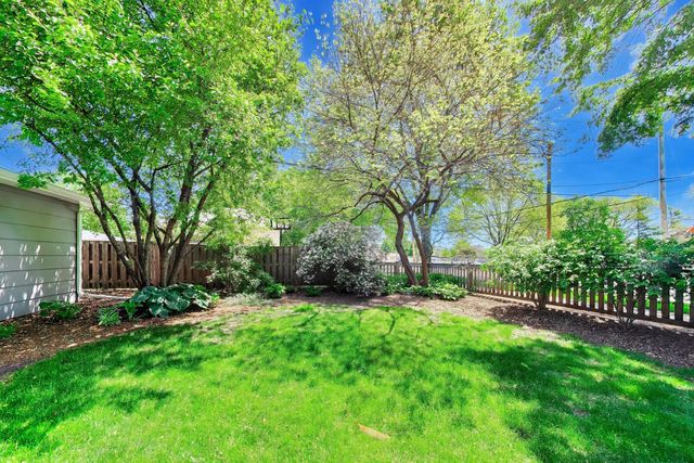 203 N Haddow Avenue, Arlington Heights, IL 60004