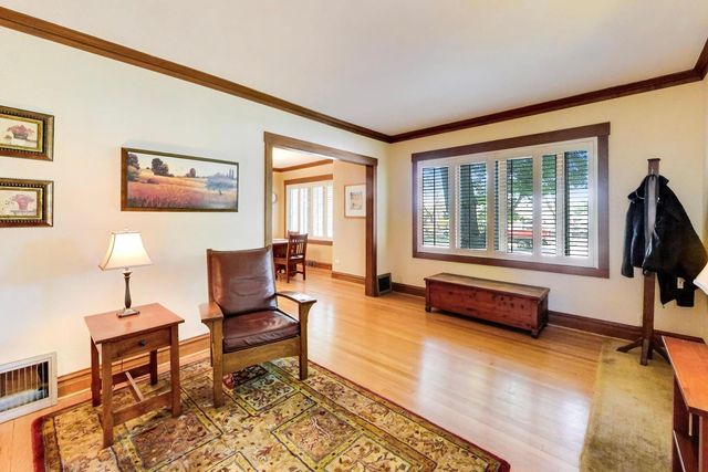 203 N Haddow Avenue, Arlington Heights, IL 60004